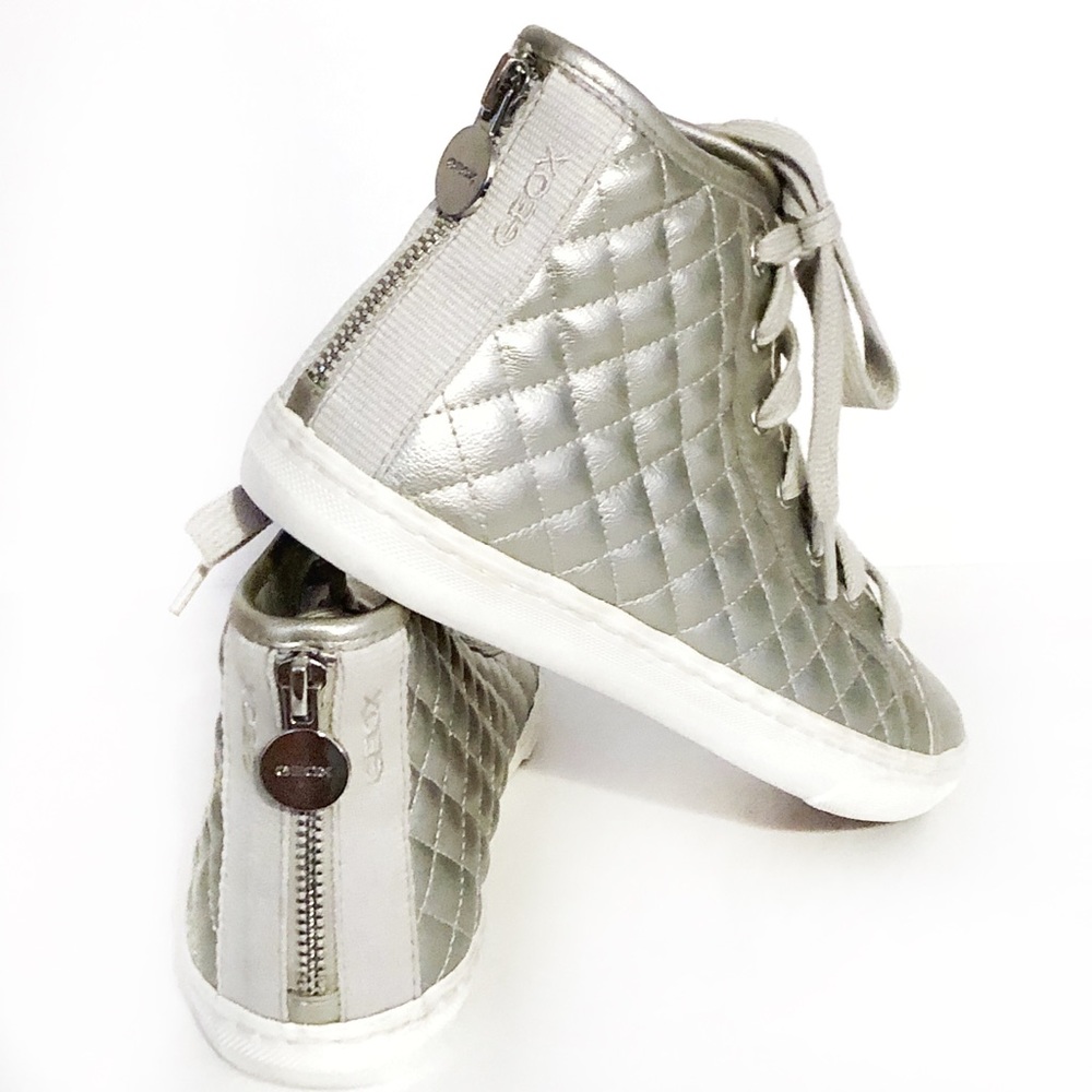 Geox Respira Silver Quilted Leather Sneakers Sz 8M